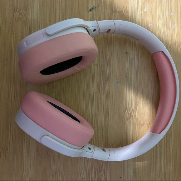 RoHS Pink Headphones - Picture 1 of 6